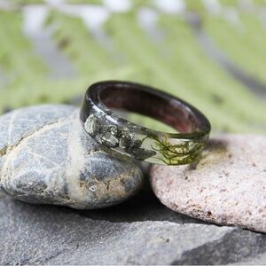 Resin Ring with Natural Accents size 7 handmade from Etsy new in original box